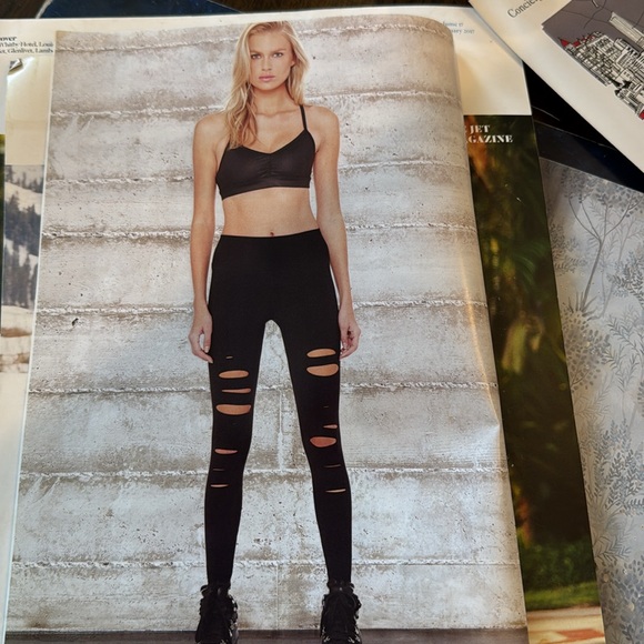 Alo Yoga High Waisted Ripped Warrior Leggings, Medium, performance wear - Picture 1 of 4